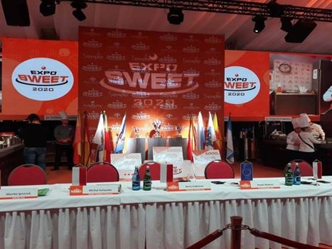 Stół prezydialny jury konkursu cukierniczego Expo Sweet 2020
